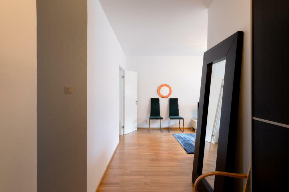 Stay Here Apartment Kamppi Helsingfors Eksteriør bilde